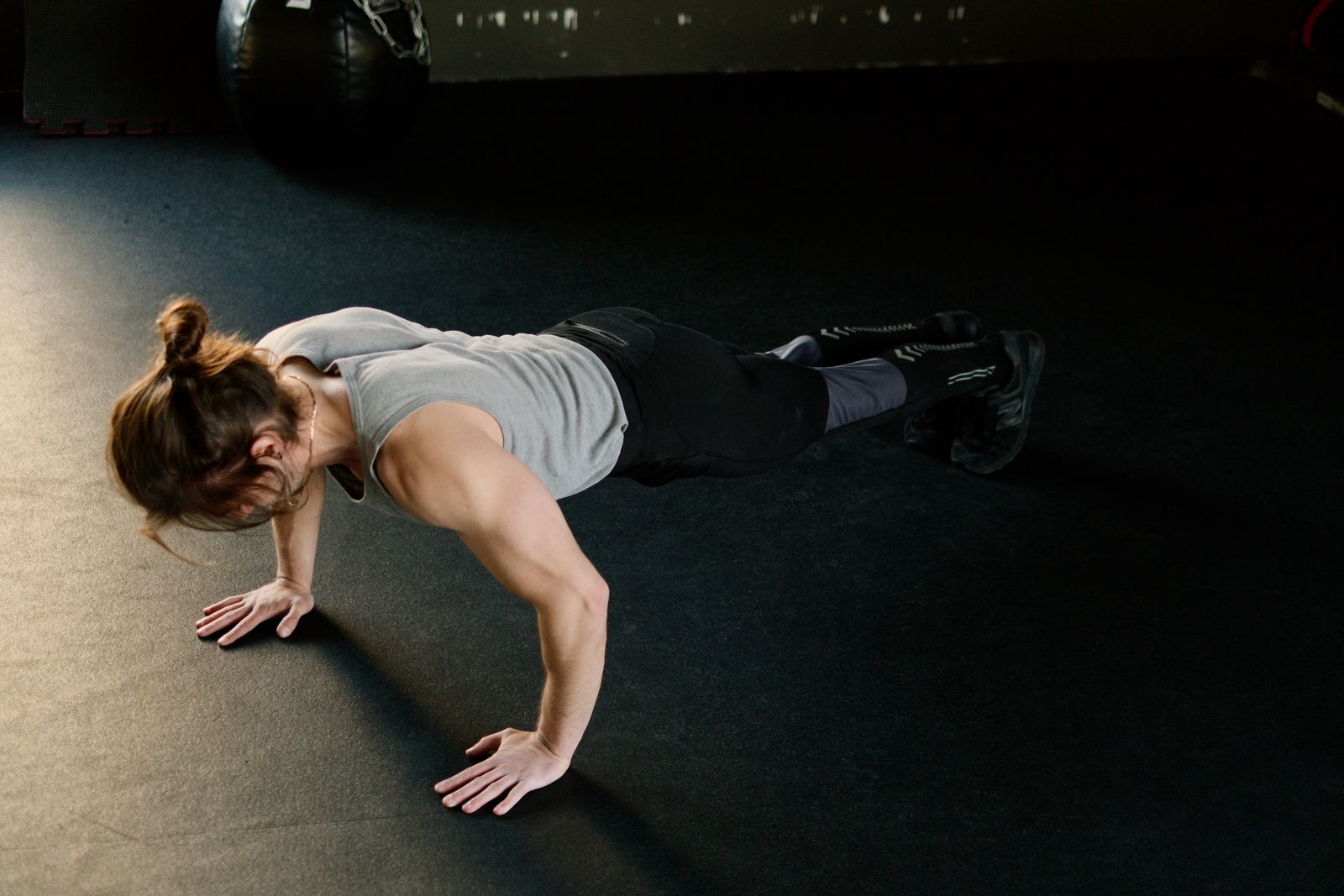 Entrenamiento de fuerza en un gimnasio